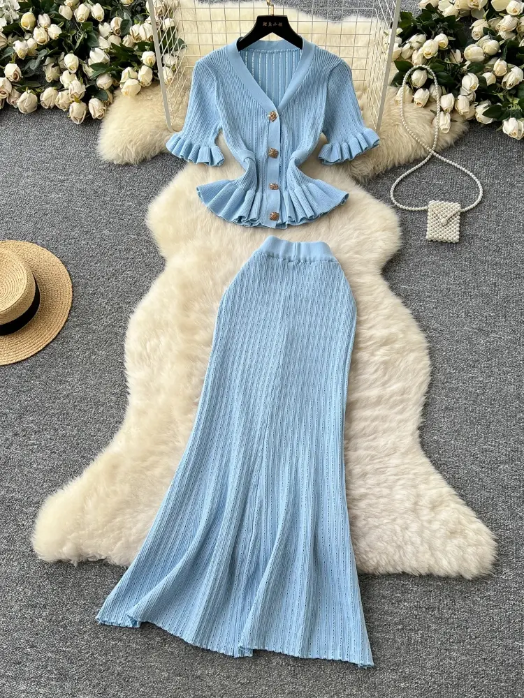 Ensemble cardigan, gilet et jupe